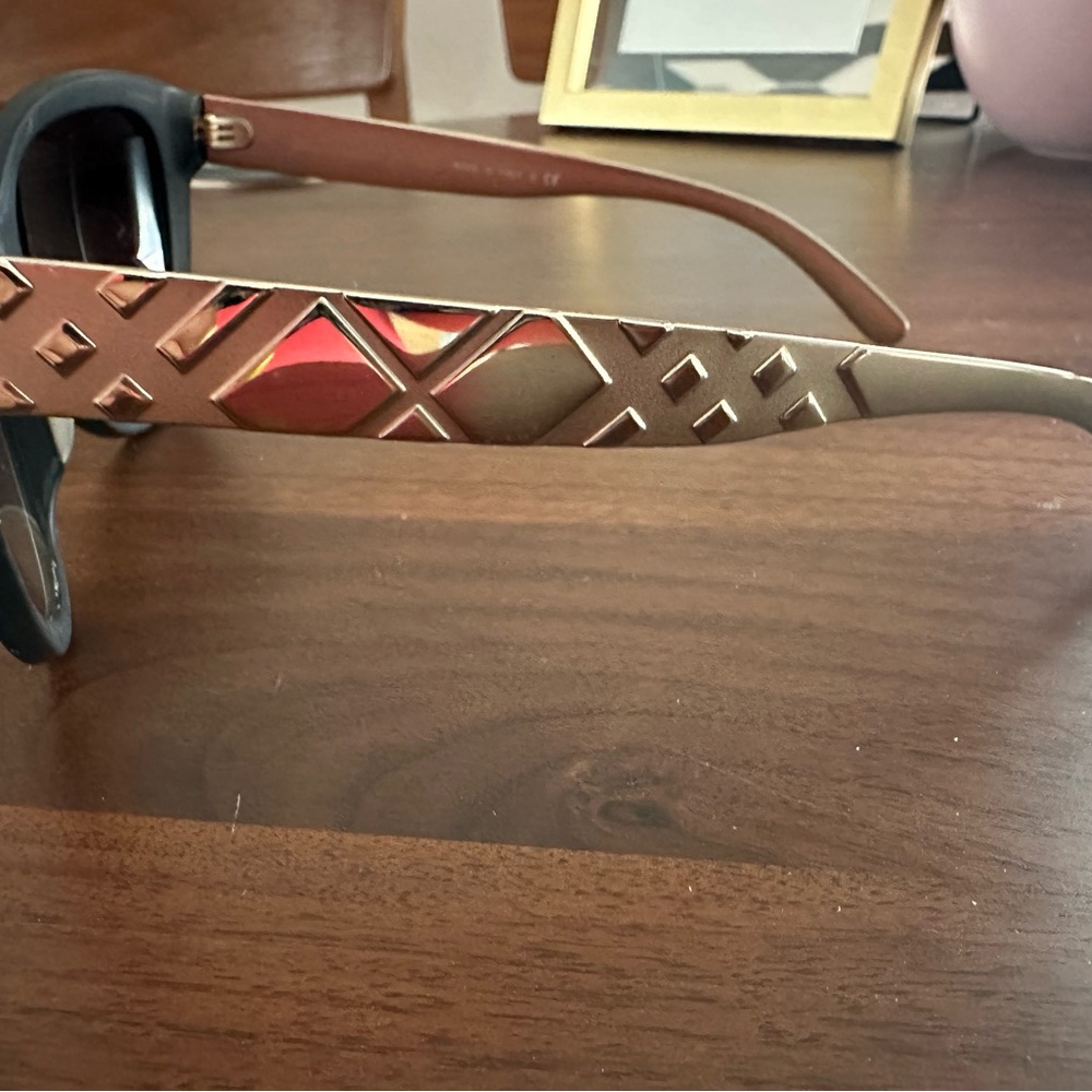 Women's Burberry Black Cat-Eye Sunglasses - Classic Style - Picture 2 of 5